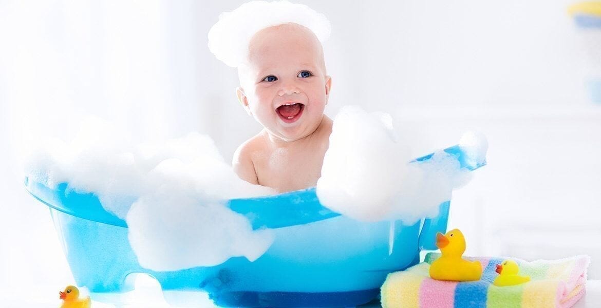 À quel âge proposer des jouets de bain ? - LBDM