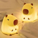 Veilleuse capybara à piles – une douce lueur pour les nuits de bébé - LBDM