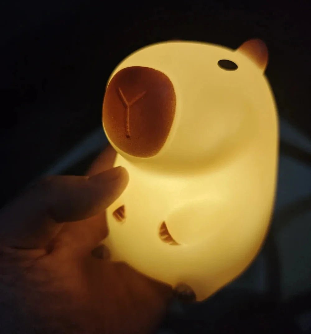 Veilleuse capybara à piles – une douce lueur pour les nuits de bébé - LBDM